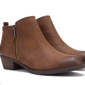 Carlos Santana Brie Double Zipper Suede Booties